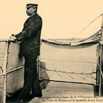 Albert I de Monaco sur la passerelle de son yacht Princesse Alice lors d'une campagne scientifique